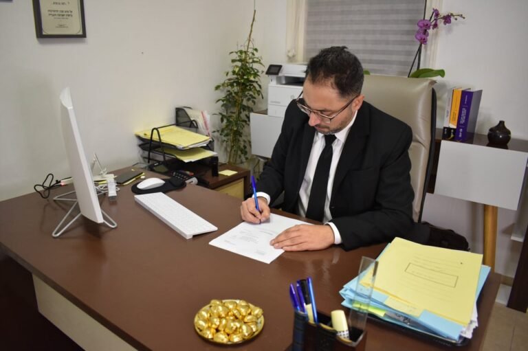 עו"ד ליאור כותב מכתב התראה